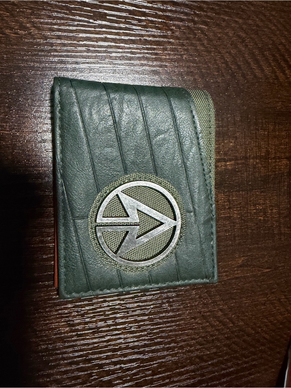DC Comics Green Arrow Logo Bifold Wallet Green Brown Card Holder